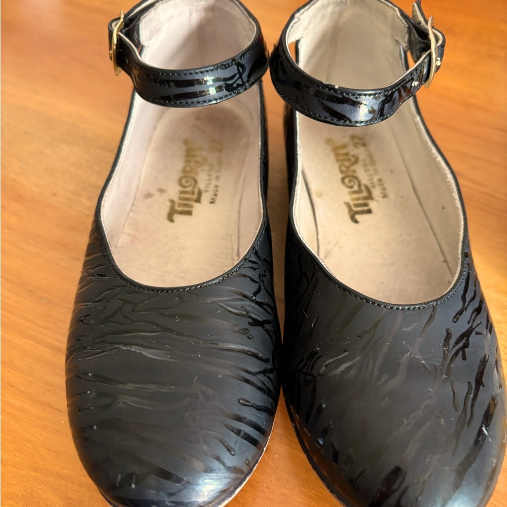 Vintage Girls Black Tillorin Dress Shoes
European Size 27